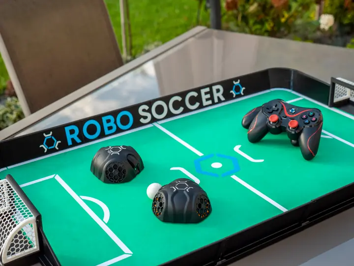 RoboSoccer — Arena, robots and gamepads