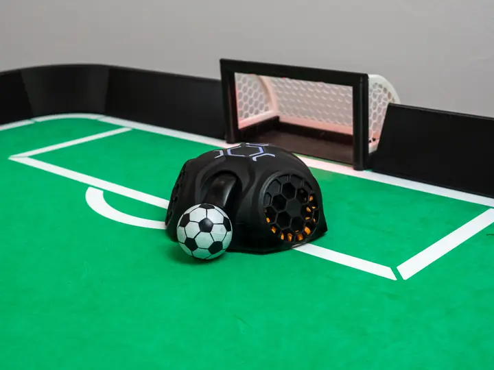 RoboSoccer — Robot player and ball